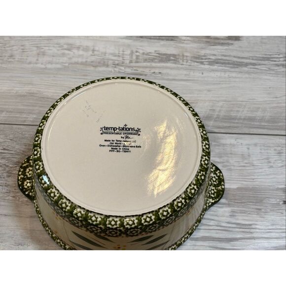 Temp-tations by Tara Old World Green Handled Round Baker w/ Plastic Lid & Stand - Picture 9 of 13